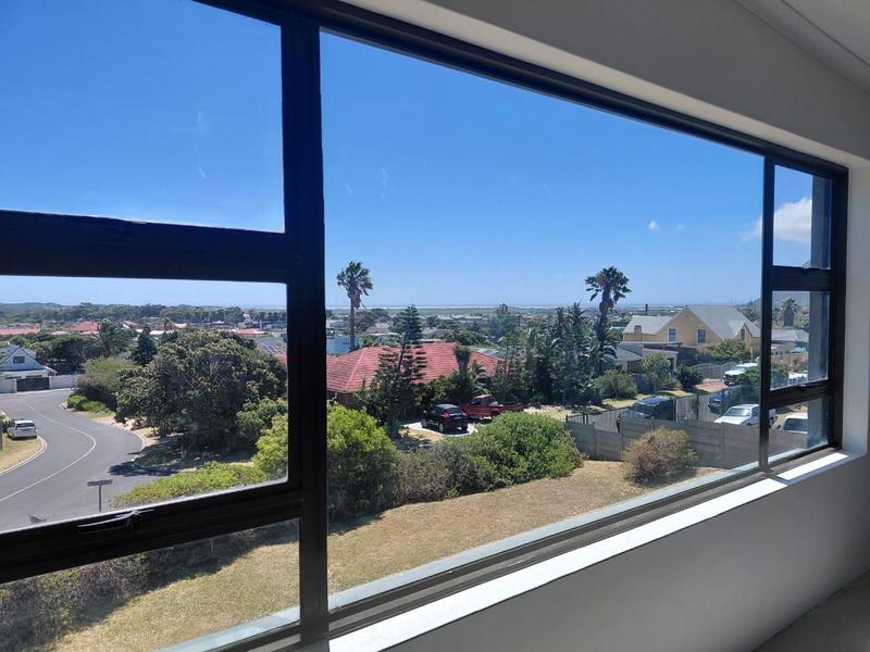 5 Bedroom Property for Sale in Capri Western Cape